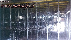 Stebrni regali drive-in v fazi montaze v pocinkani izvedbi Stebrni regali drive-in v fazi montaze v pocinkani izvedbi