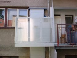 Dvizna platforma za dostop od zunaj do balkona Dvizna platforma za dostop od zunaj do balkona