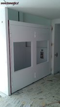 Invalidsko dvigalo odprte izvedbe kabine in mali manipulacijski prostor Invalidsko dvigalo odprte izvedbe kabine in mali manipulacijski prostor