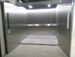 Tovorno dvigalo za prehrambeno industrijo v INOX