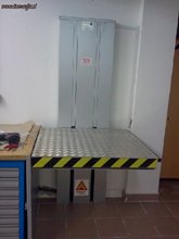 Delovna dvizna platforma za sestavo invalidskih vozickov Delovna dvizna platforma za sestavo invalidskih vozickov