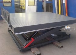 Univerzalna dvizna platforma specialne izvedbe Univerzalna dvizna platforma specialne izvedbe